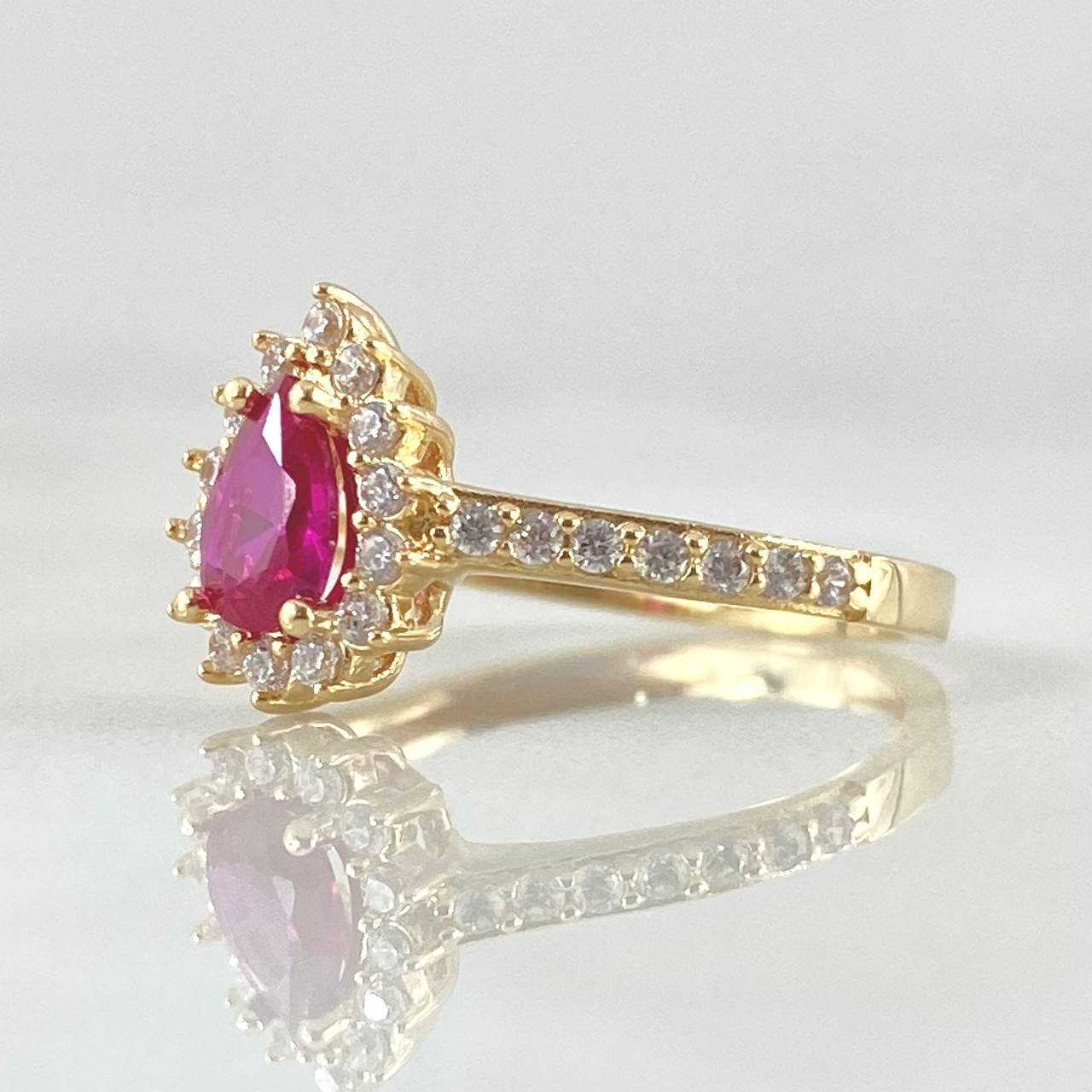 Solitaire Ring Halo Drop 2.3gr / Size 5 3/4 / 18K Gold ©