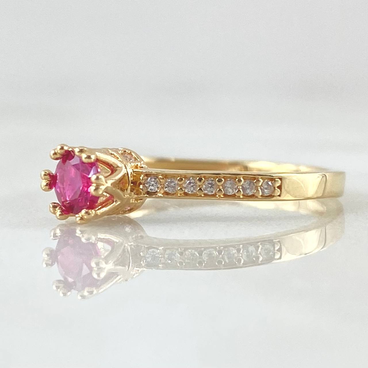 Crowned Solitaire Ring 2.2gr / Size 9 / 18K Gold *