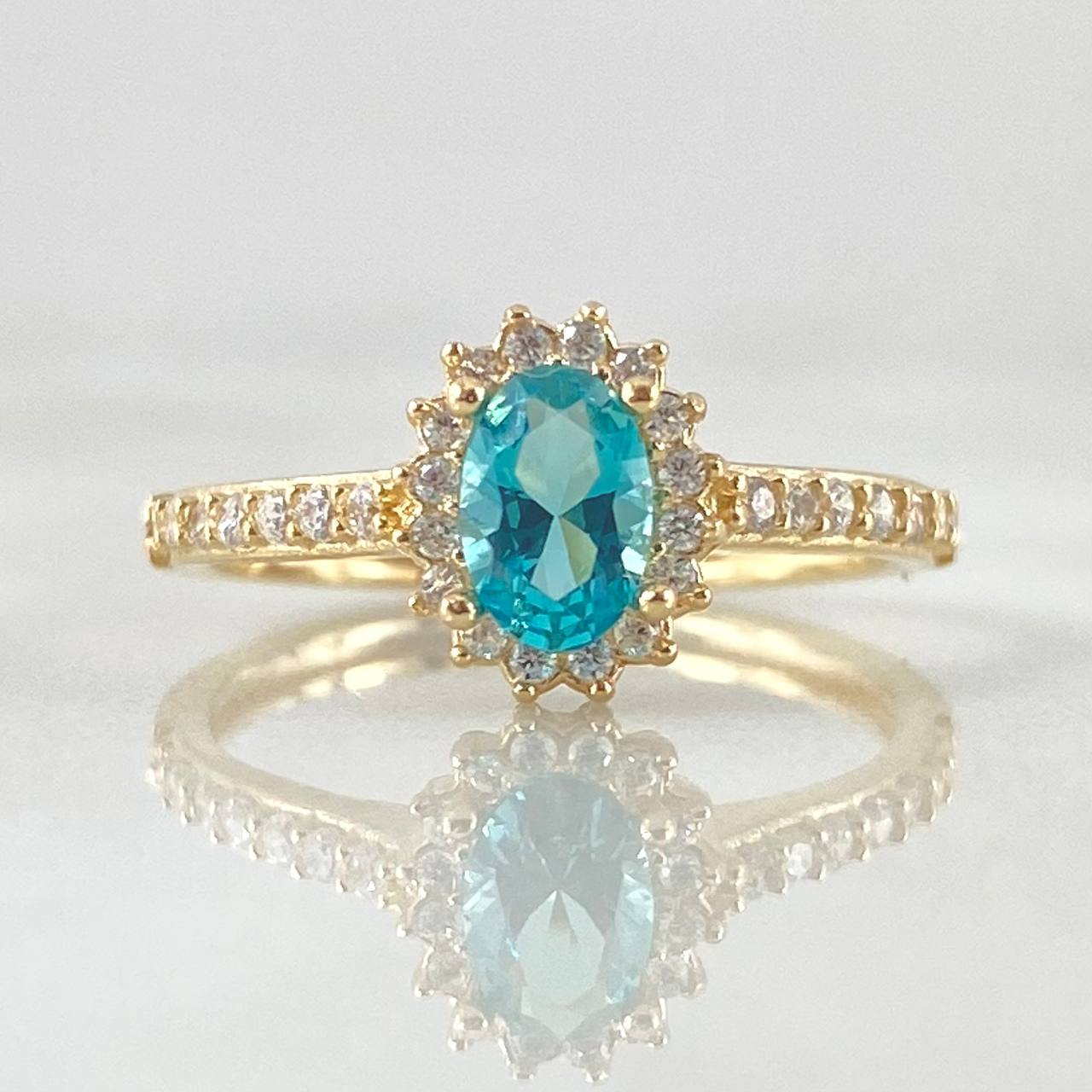 Solitaire Ring Halo Oval 2.15gr / Size 5 1/4 / 18K Gold