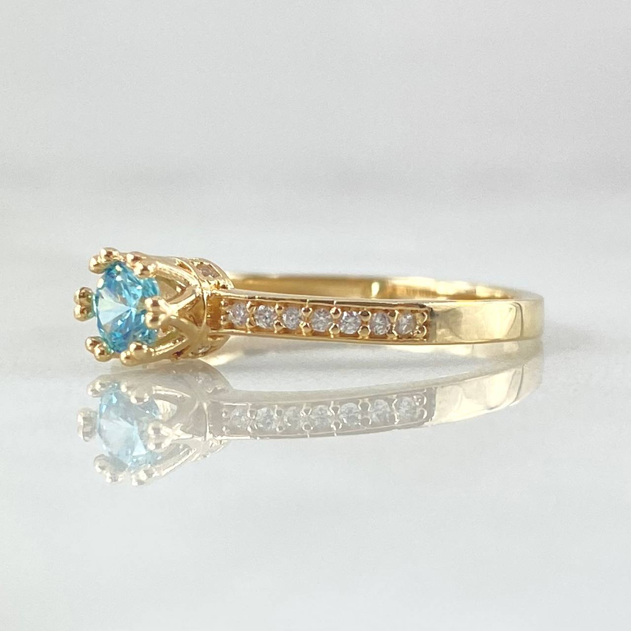 Crowned Solitaire Ring 2.25gr / Size 7 1/4 / 18K Gold