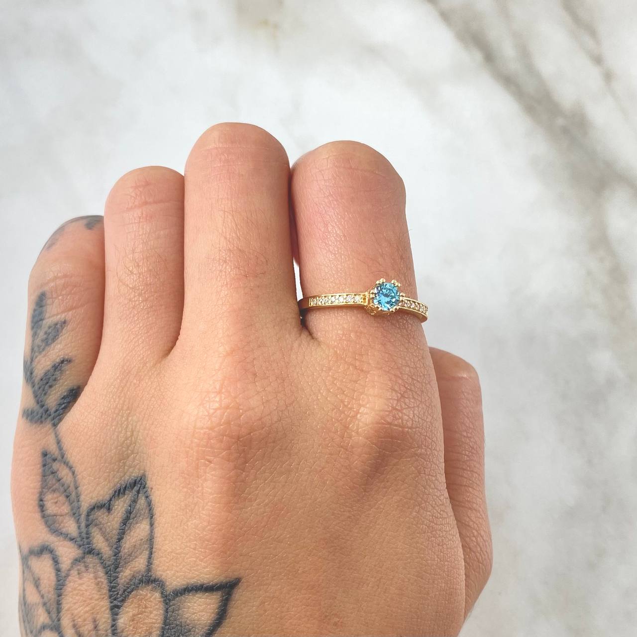 Crowned Solitaire Ring 2.25gr / Size 7 1/4 / 18K Gold