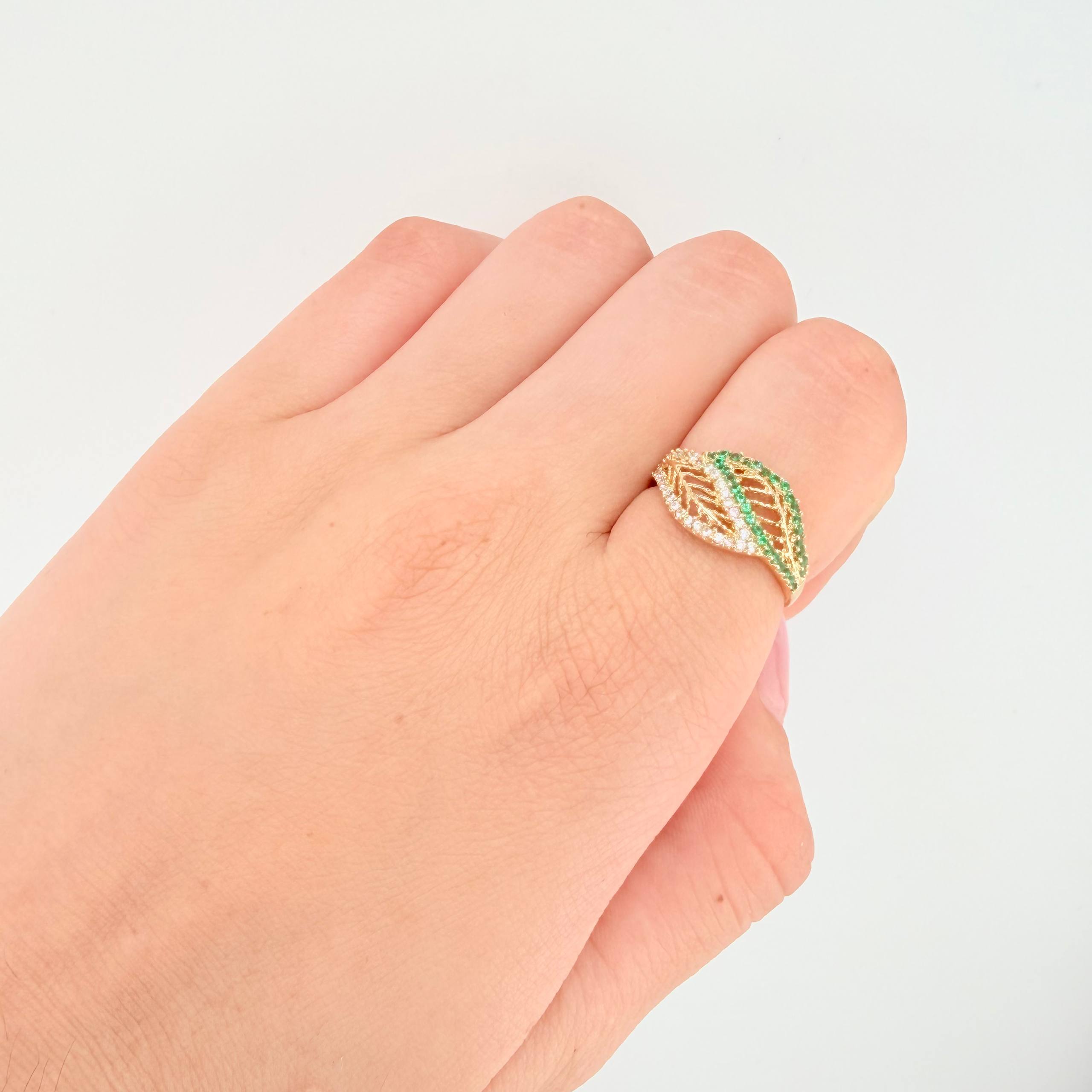 Anillo Hojas Entrelazadas 2.5gr / T6 / Oro Amarillo 18K ©