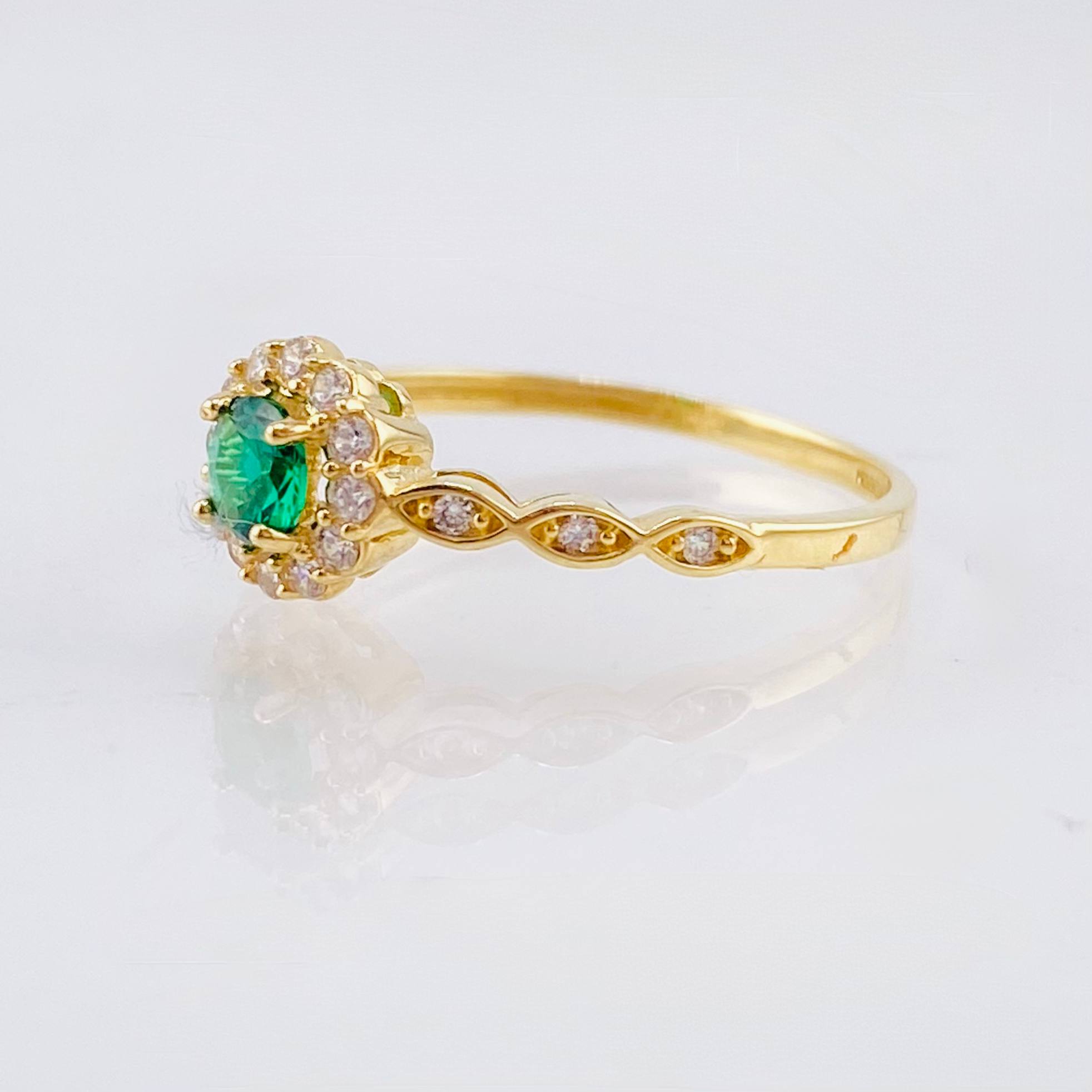 Anillo Halo Ojal 1.7gr / T6 1/2 / Oro Amarillo 18K ©