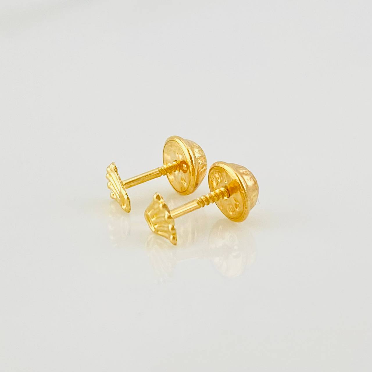 Stud Earrings Crown 0.4g / in / 4.7mm Yellow Gold 18K