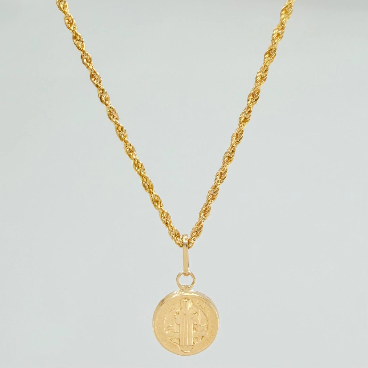 Set Cadena y Dije Lazo + San Benito 1.35gr / 19 3/4 in / 1.08mm Oro Amarillo 18K $