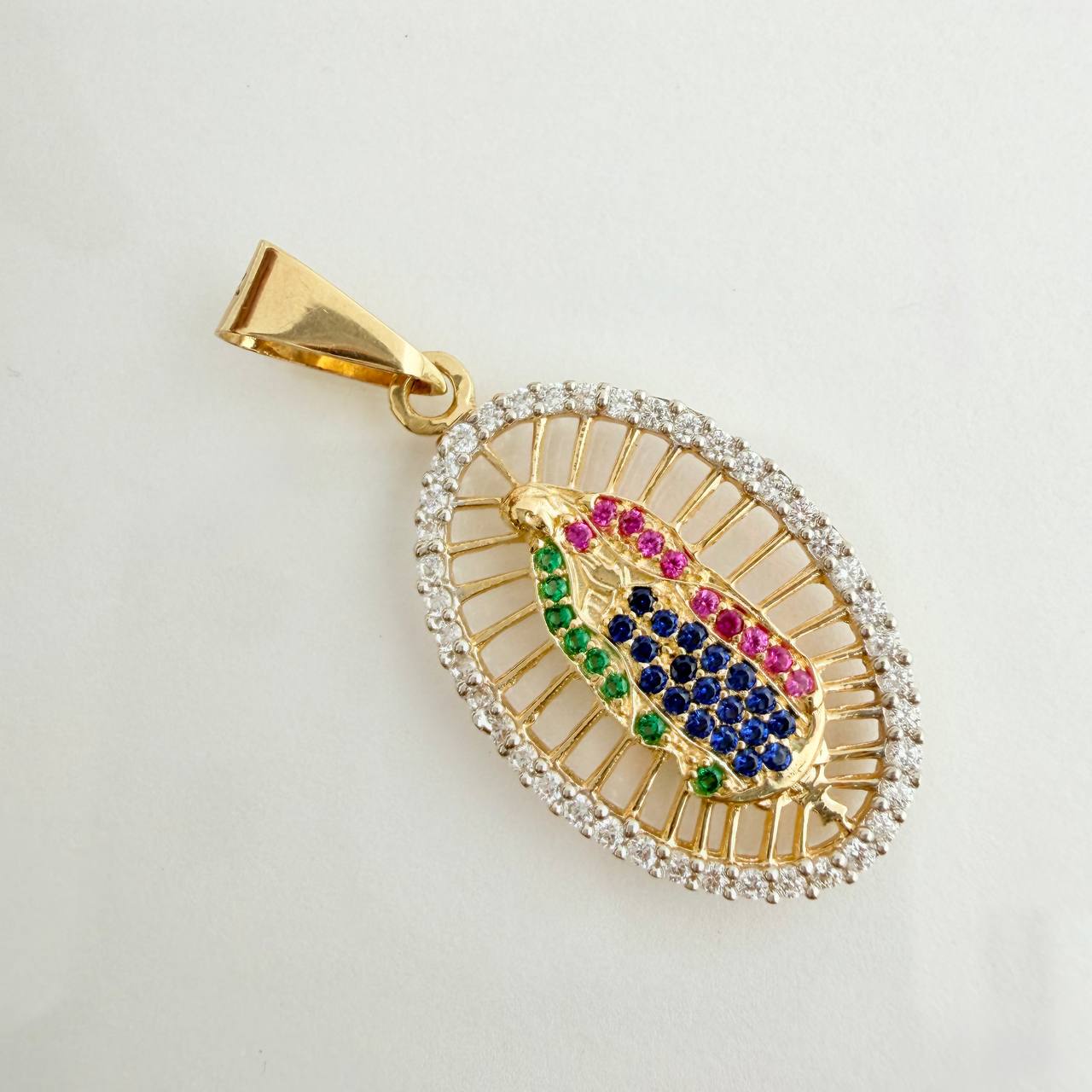 Dije Virgen De Guadalupe 2.8gr / 1 1/2 in / Dos Oros Amarillo Blanco 18K $