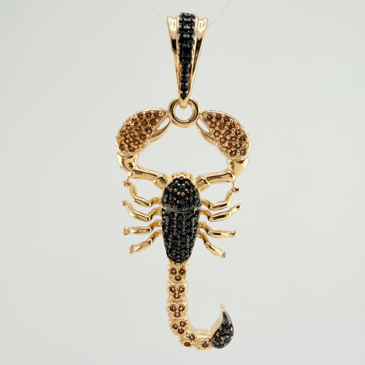 Dije Escorpion 7.2gr / 2 in / Dos Oros Negro Amarillo 18K $