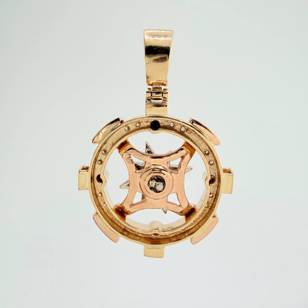 Dije Brujula Estrella Cardinal 17.9gr / 1 3/4 in / Tres Oros 18K $