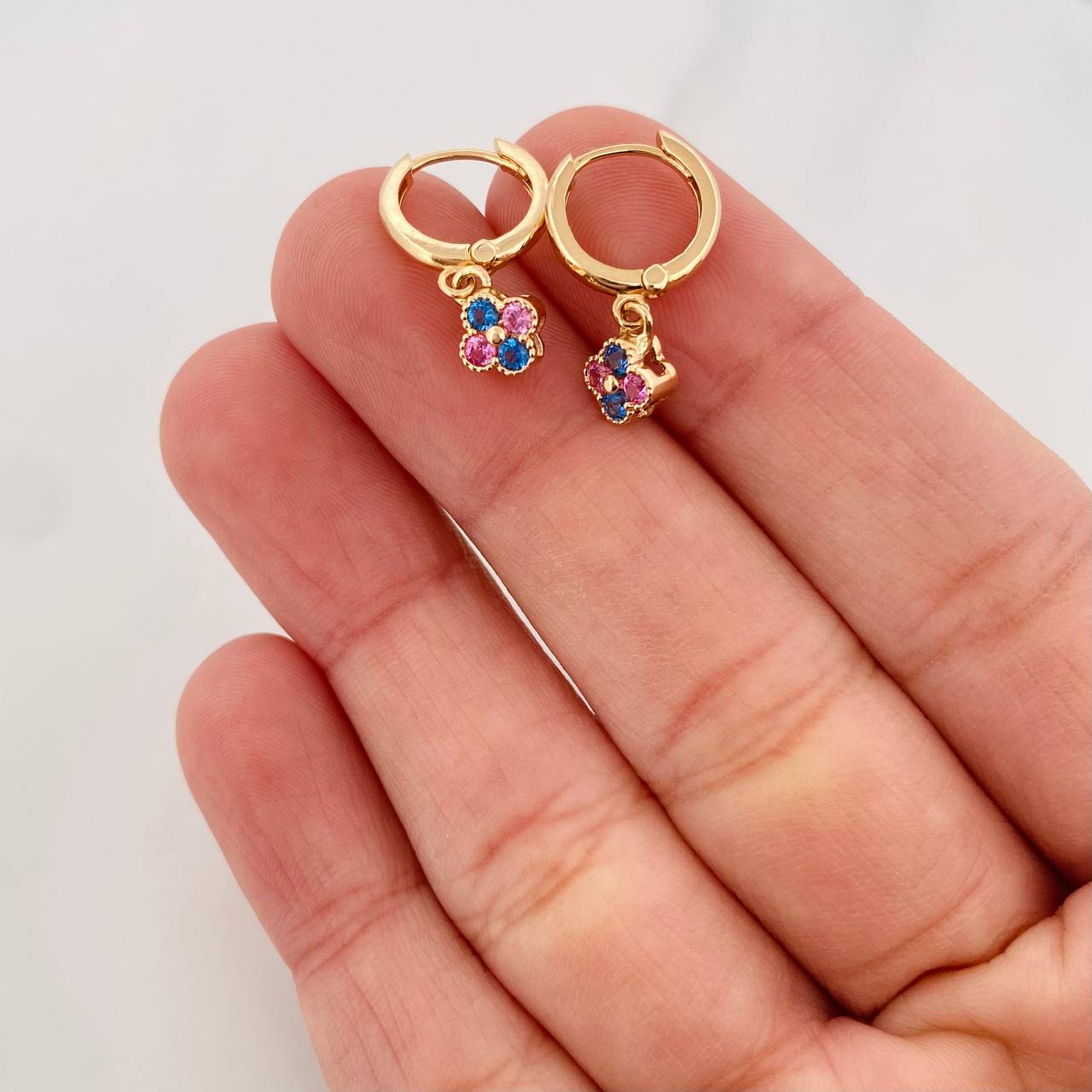 Hoop Earrings Flores 2.15g / 3/4 in 18K Yellow Gold