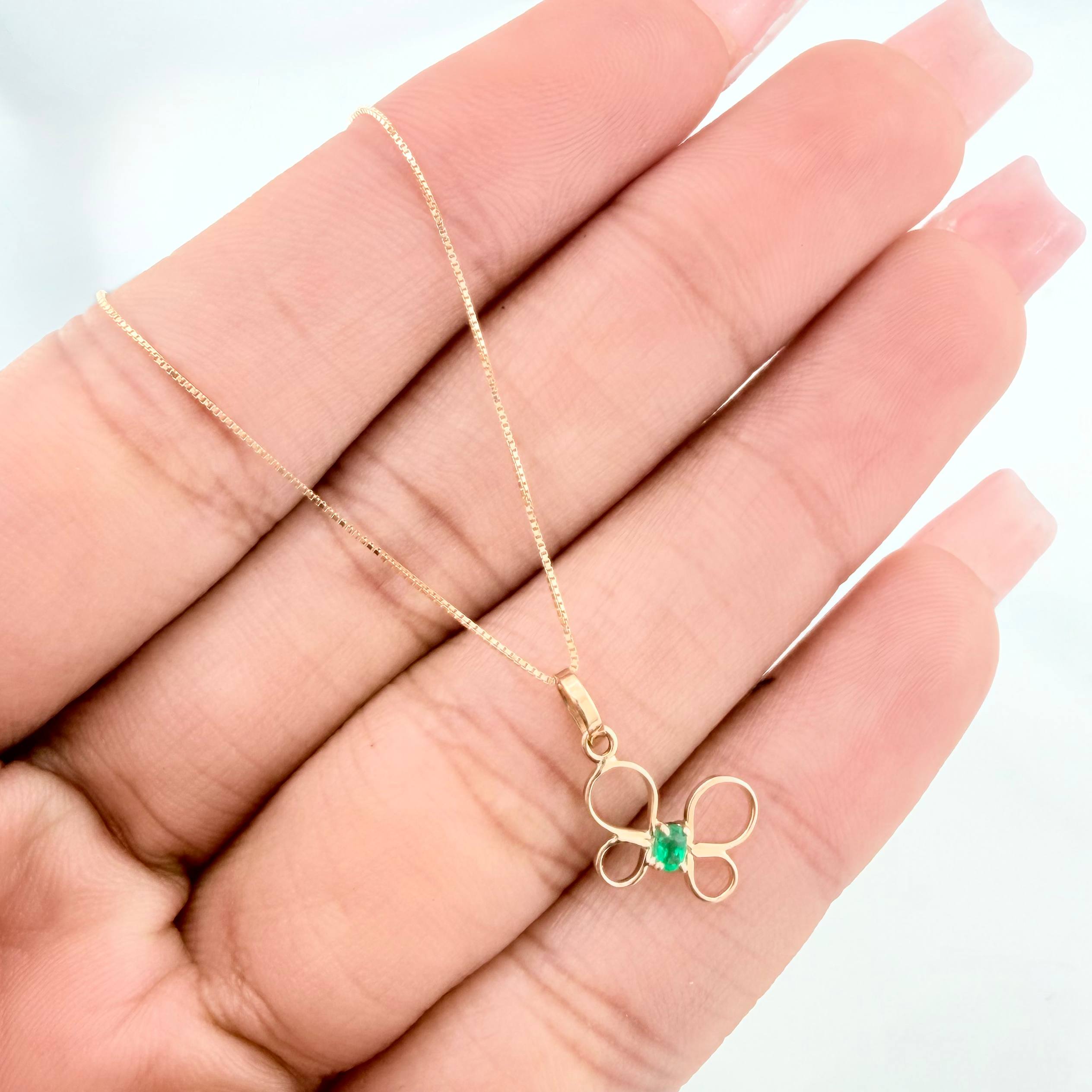 Set Cadena Veneciana + Dije Mariposa Esmeralda 0.06pts / 1.55g / 15 3/4 in Oro Amarillo 18K