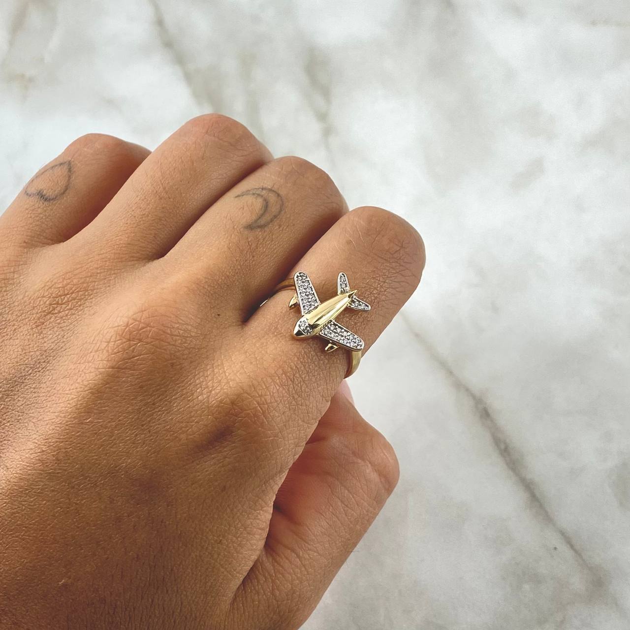 Airplane Ring 2.45gr / T8 1/4 / White Zircons 18K Yellow Gold *