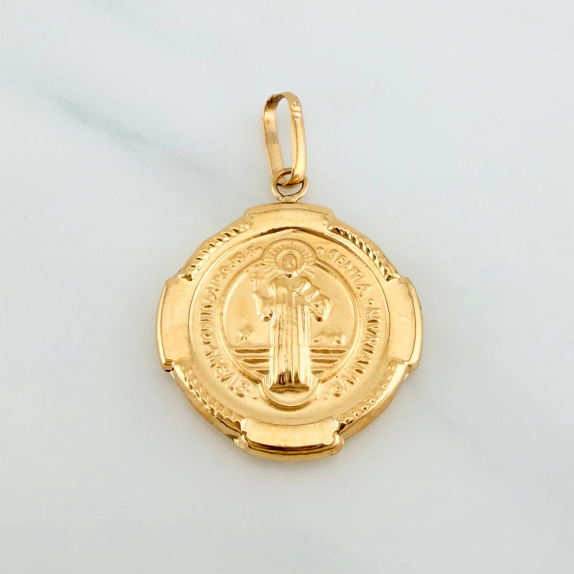 Dije San Benito 2.1 g / 1 1/4 in Oro Amarillo 18K