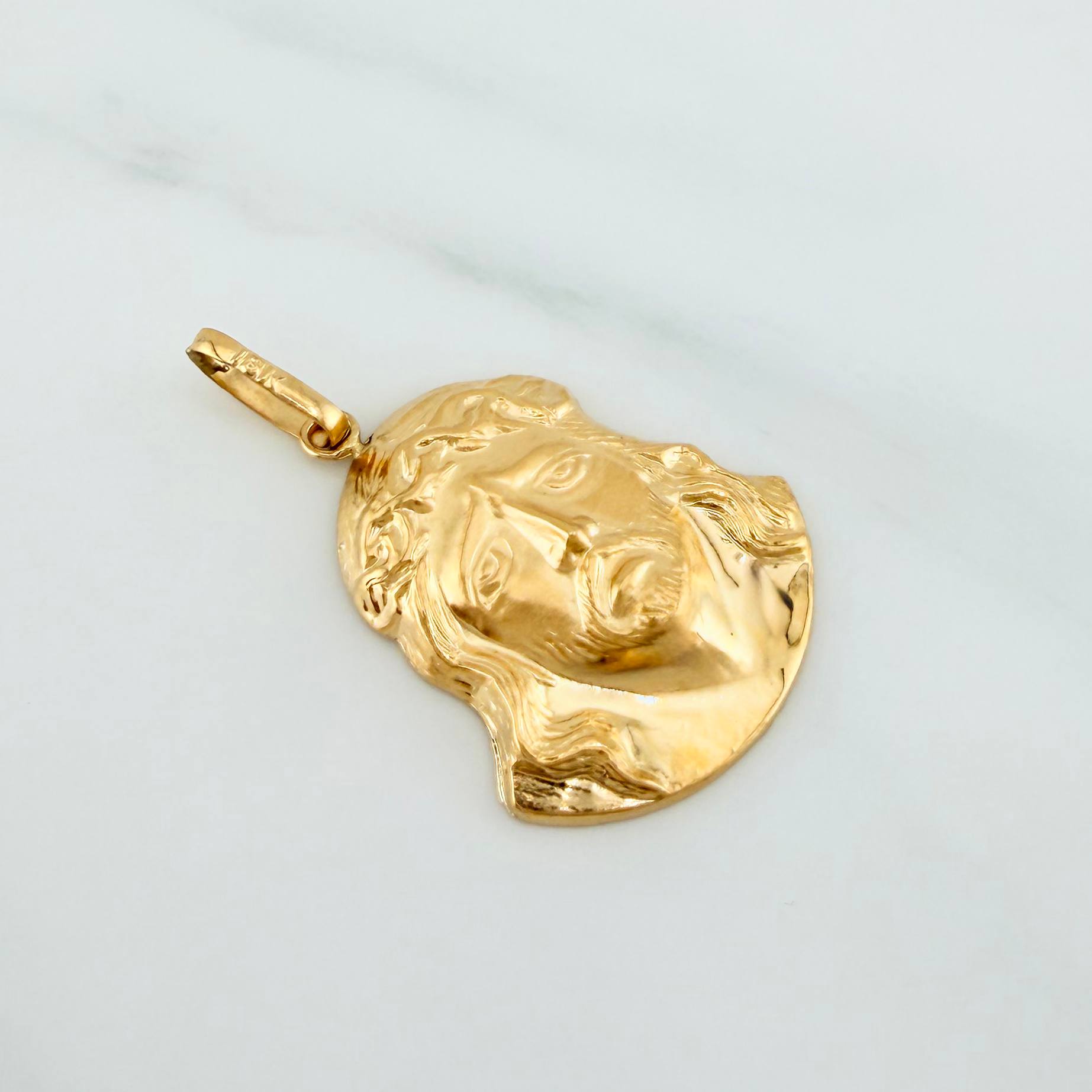Pendant Face of Christ 2.5 g / 1 1/2 in 18K Yellow Gold