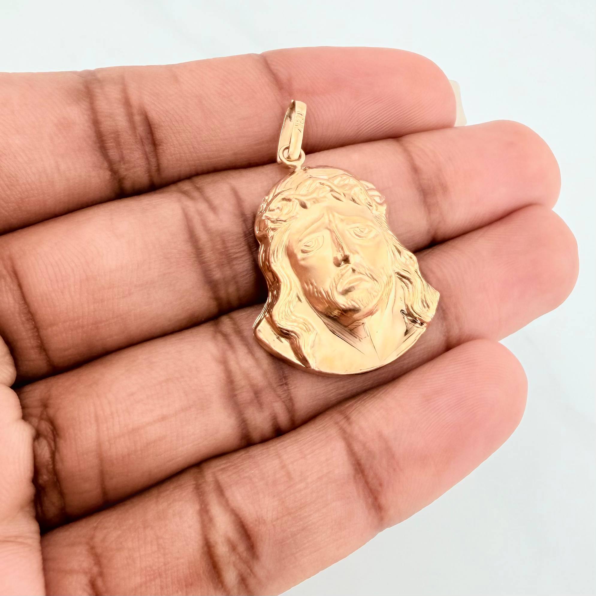 Pendant Face of Christ 2.5 g / 1 1/2 in 18K Yellow Gold