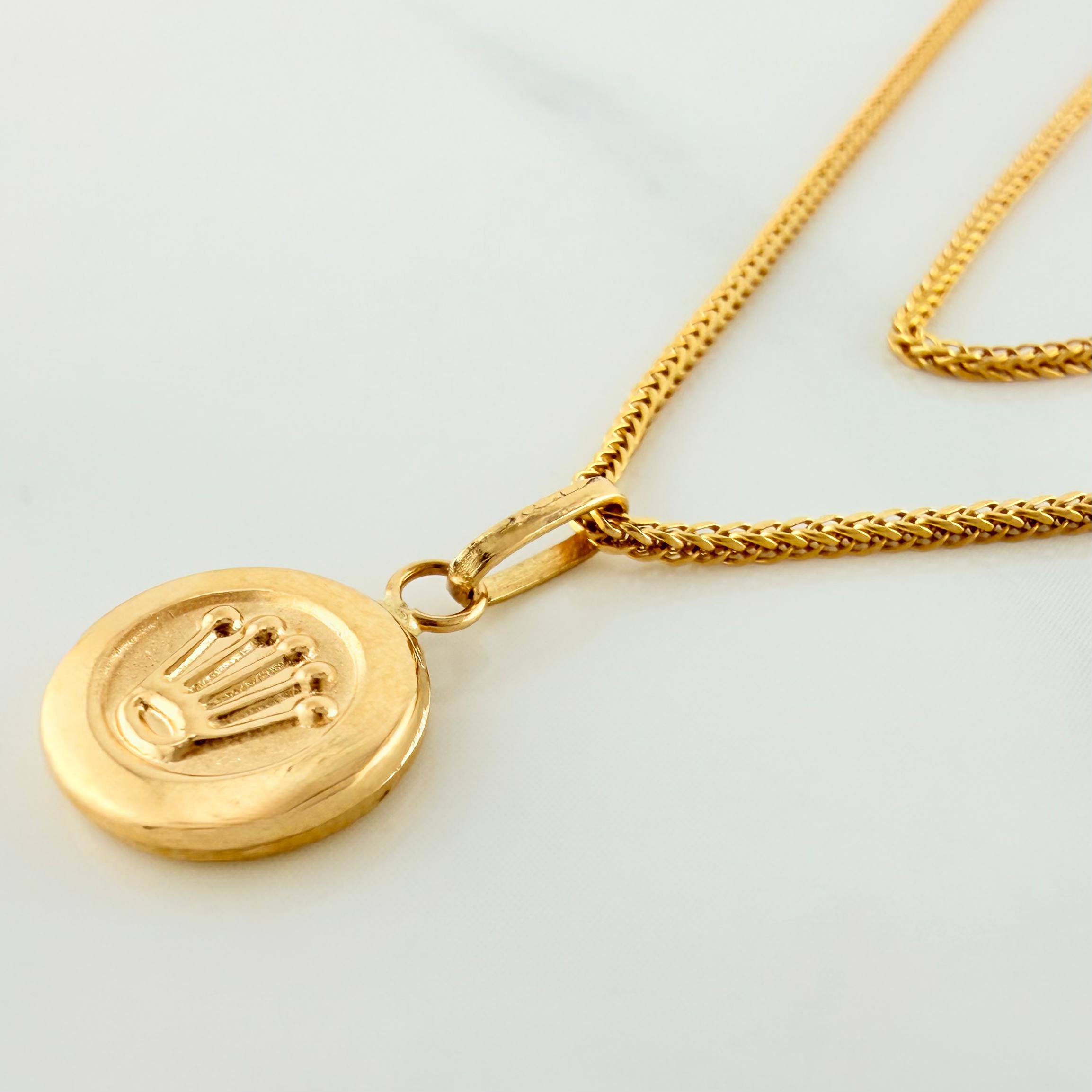 Set Cadena Franco + Dije Corona / 2,6gr / 23 1/2 in Oro Amarillo 18K