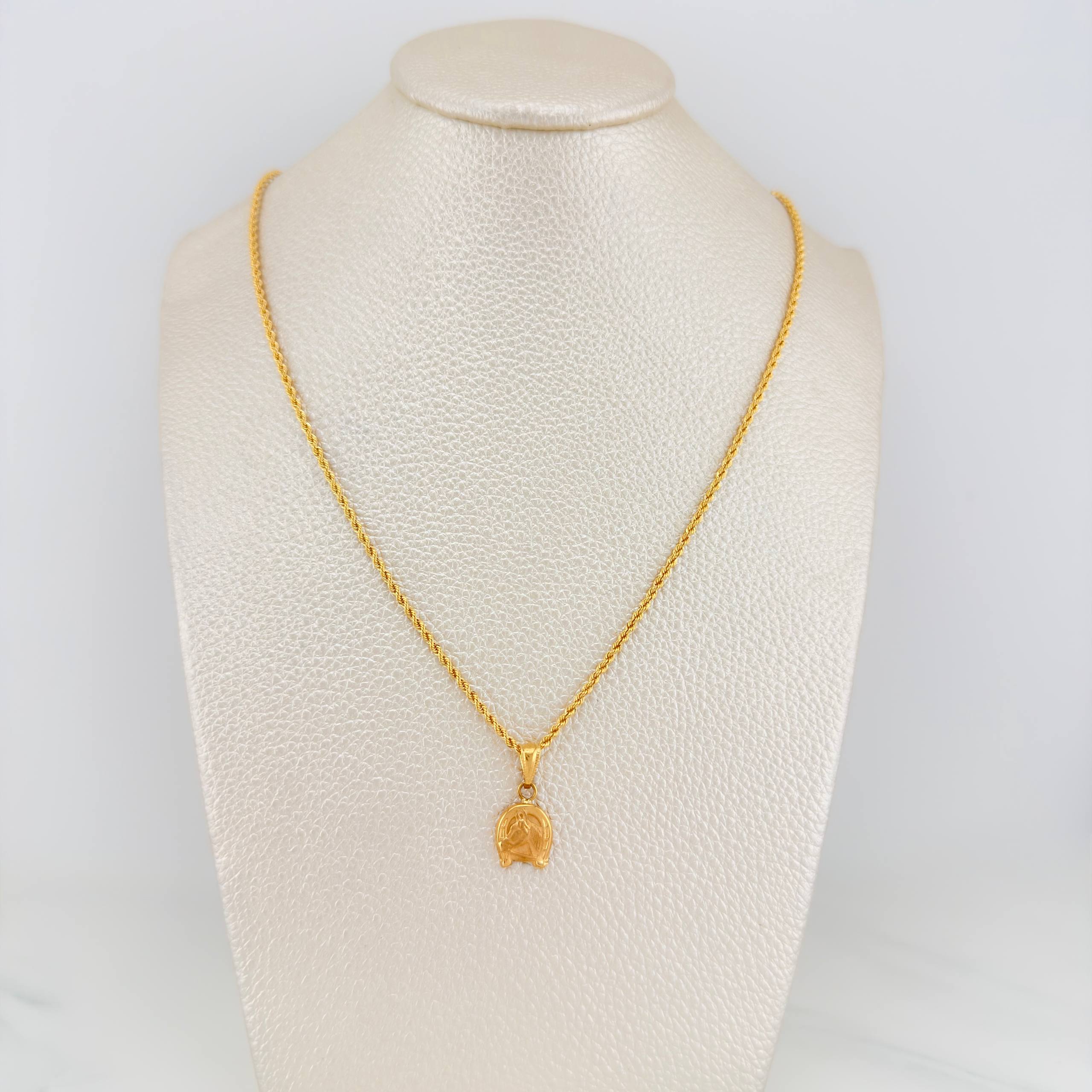 Set Cadena Lazo + Dije Herradura Caballo / 2,95gr / 23 3/4 in Oro Amarillo 18K