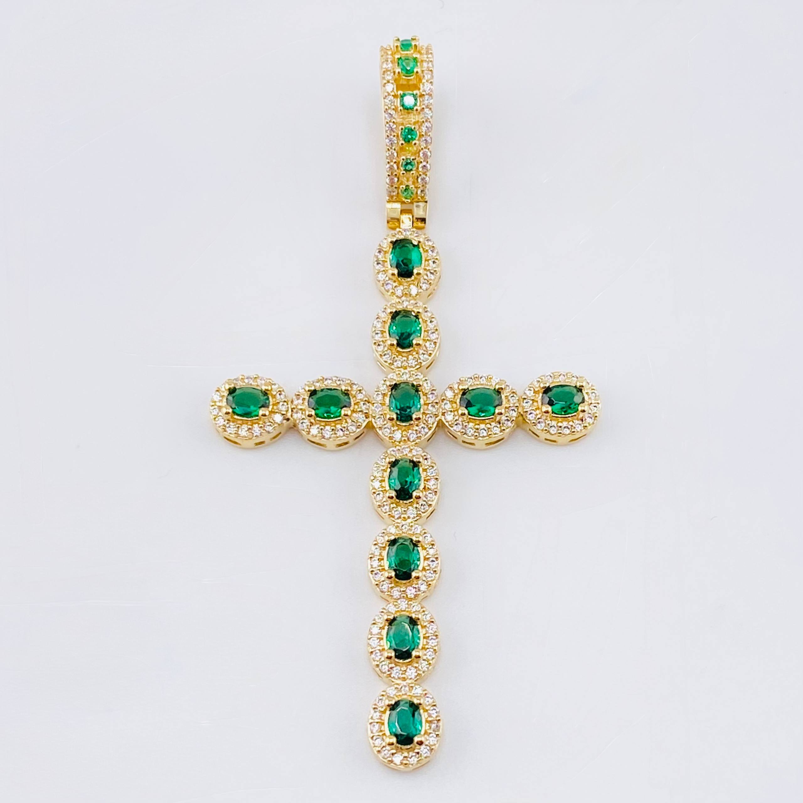 Dije Cruz Ovalo 9.65gr / 2 3/4 in / Oro Amarillo 18K