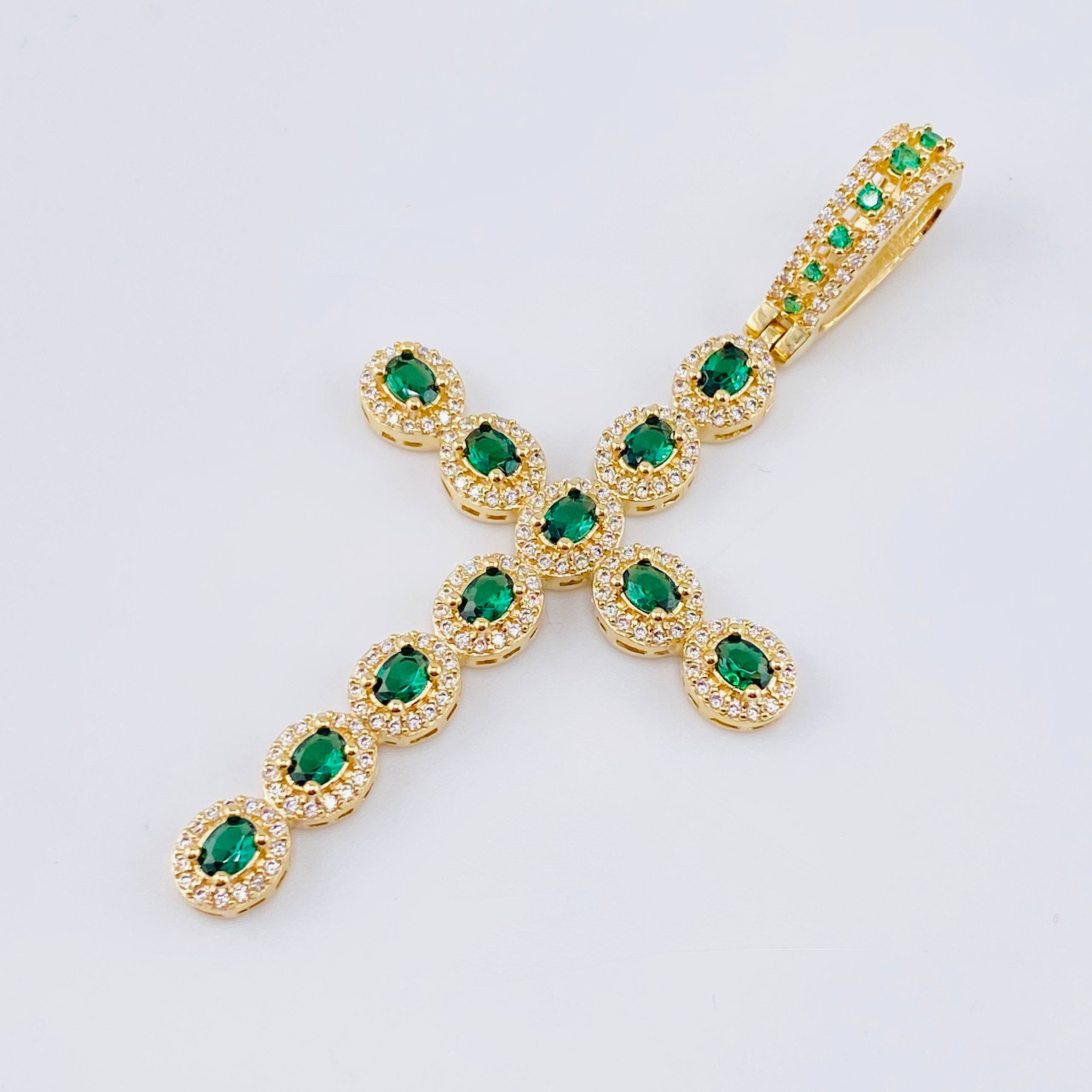 Dije Cruz Ovalo 9.65gr / 2 3/4 in / Oro Amarillo 18K