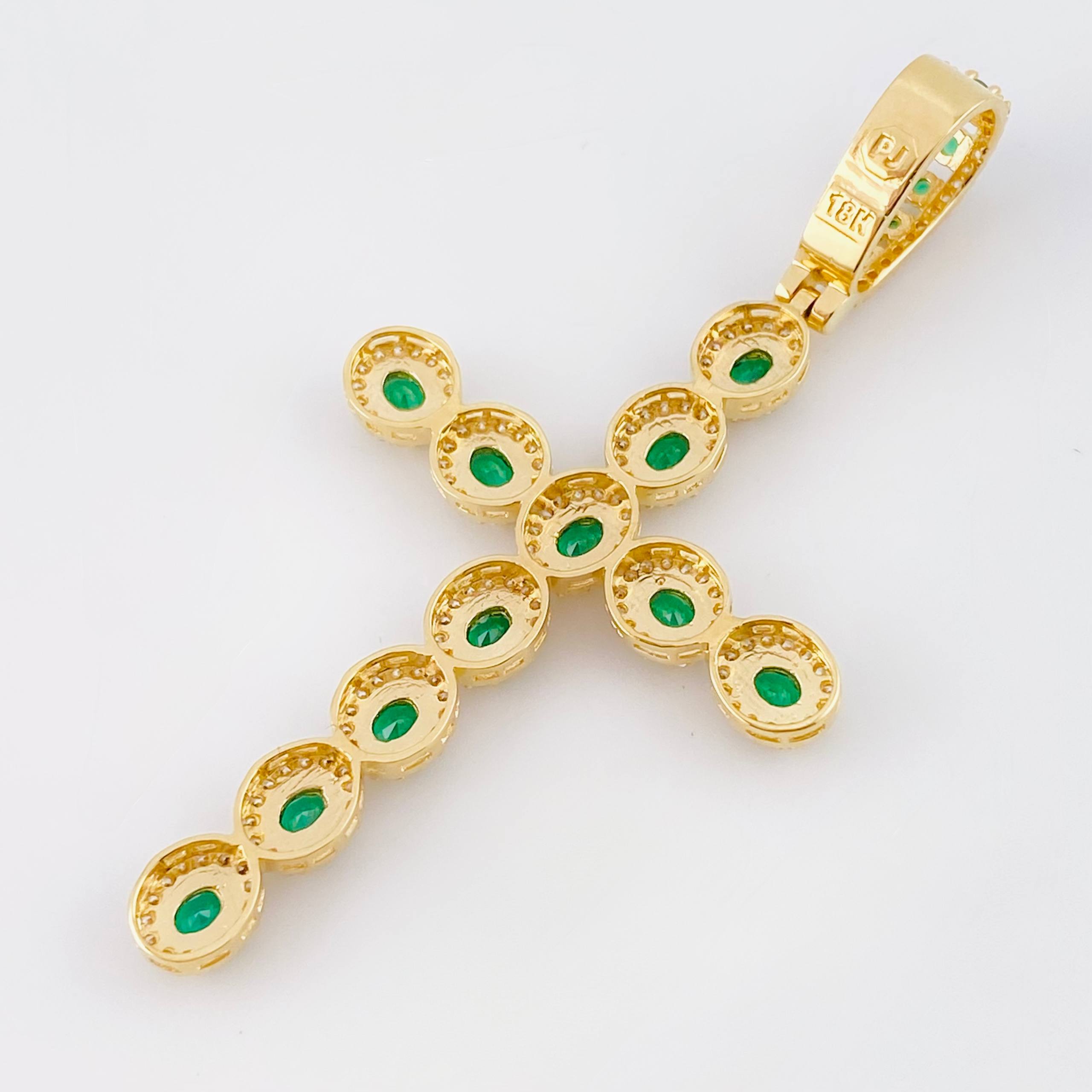 Dije Cruz Ovalo 9.65gr / 2 3/4 in / Oro Amarillo 18K