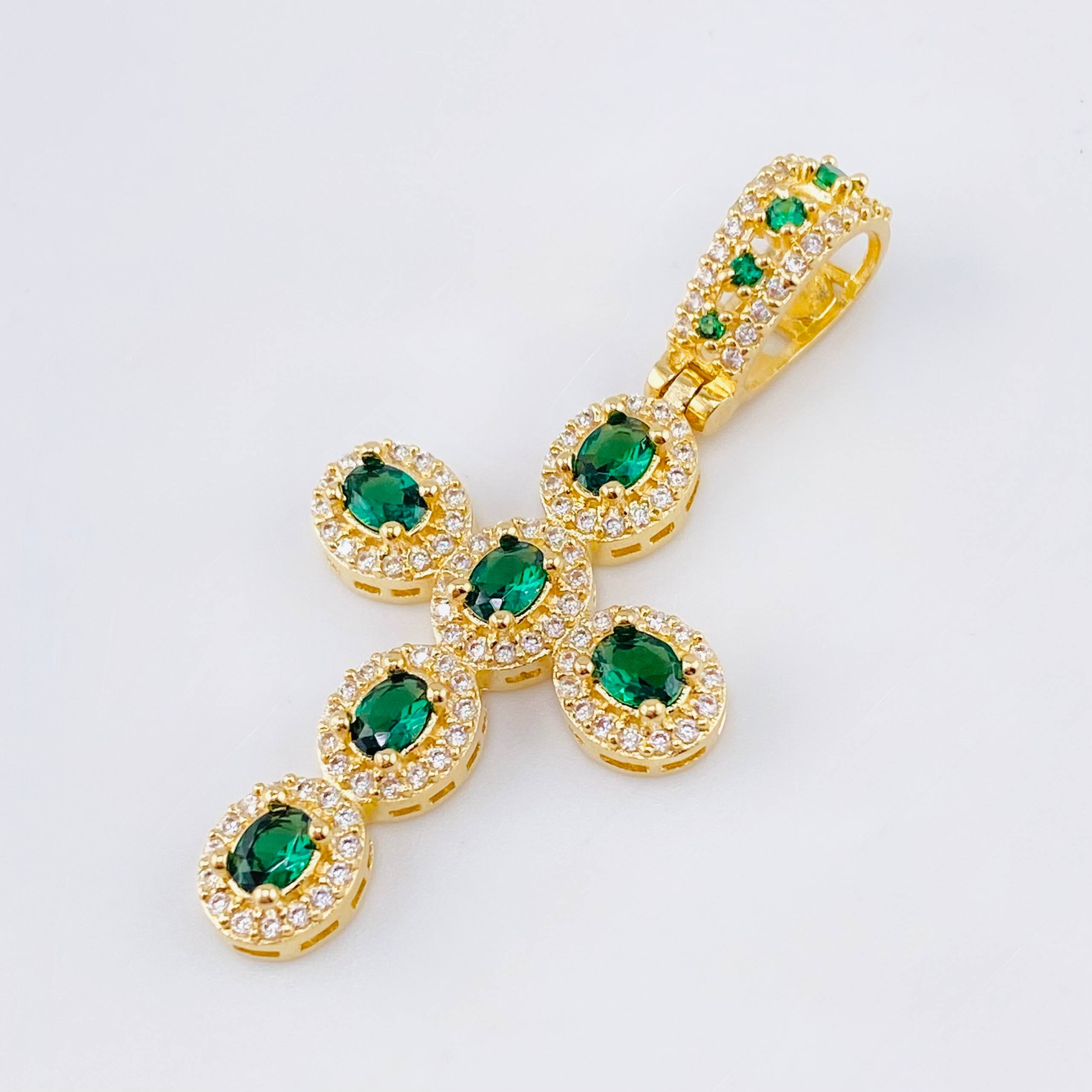 Dije Cruz Ovalo Tupido 5.5gr / 1 3/4 in / Oro Amarillo 18K ©