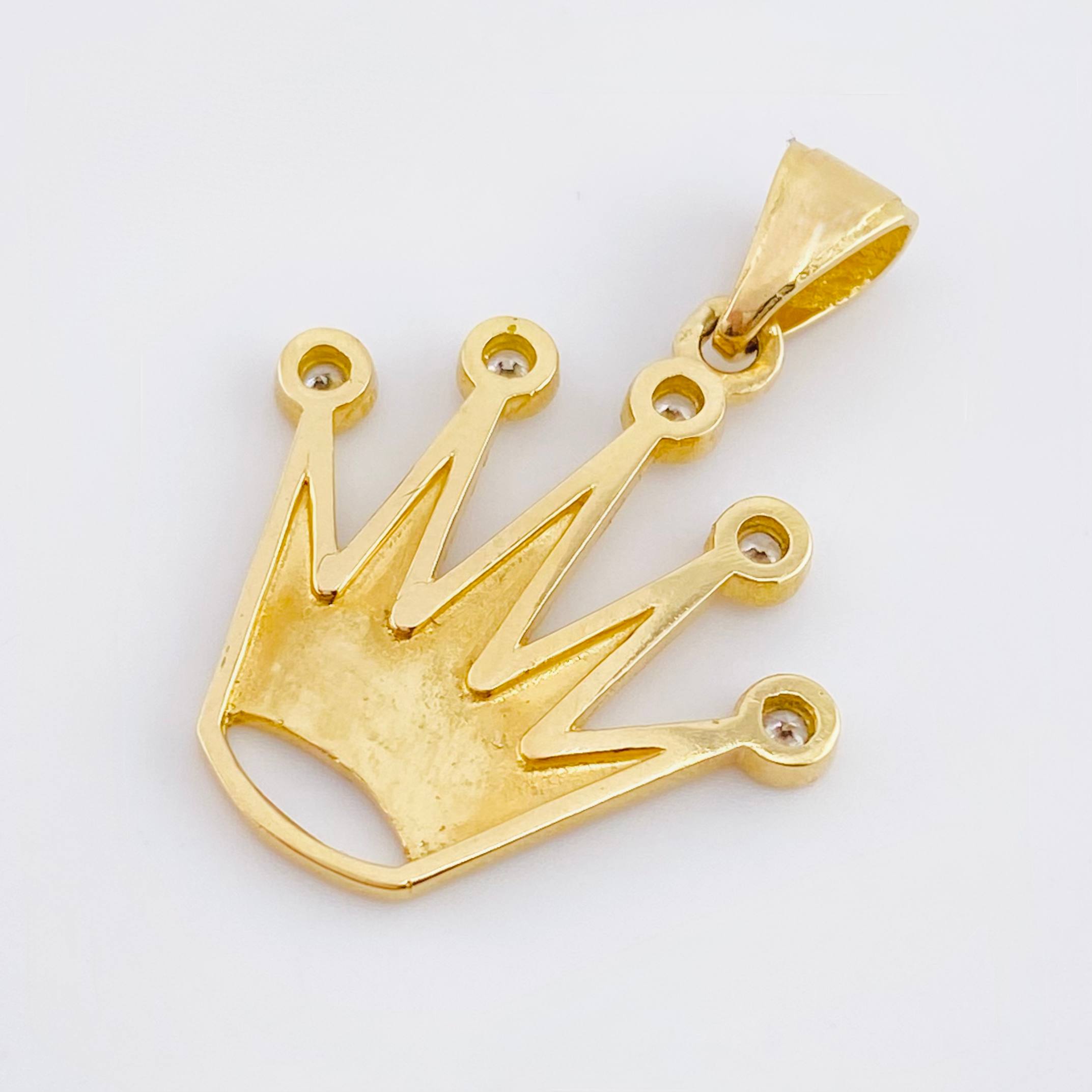 Dije Corona Silueta 5.4gr / 1 1/4 in / Oro Amarillo 18K ©