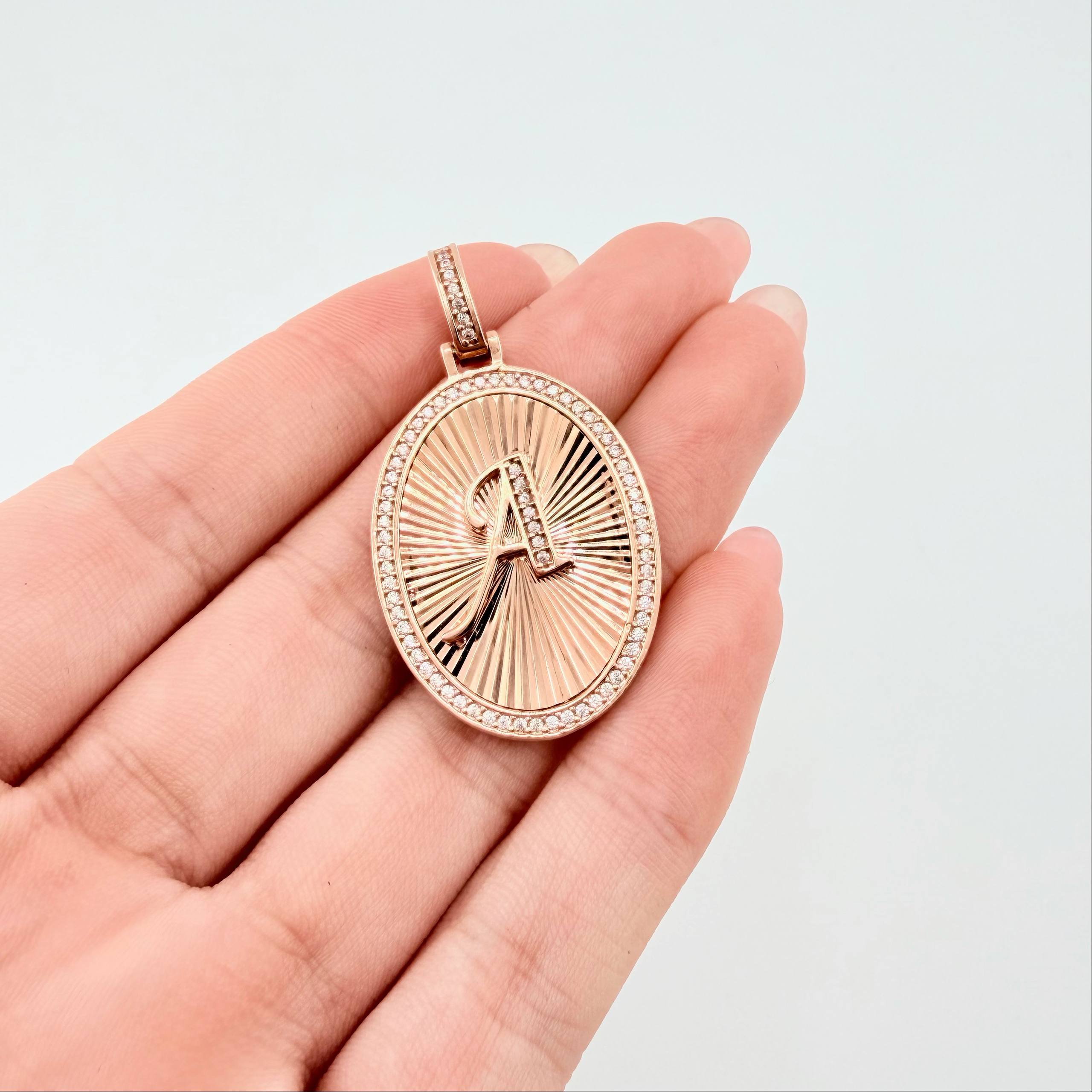 Letter A Pendant with Oval Frame 5.95gr / 1 1/2 in / Rose Gold 18K ©