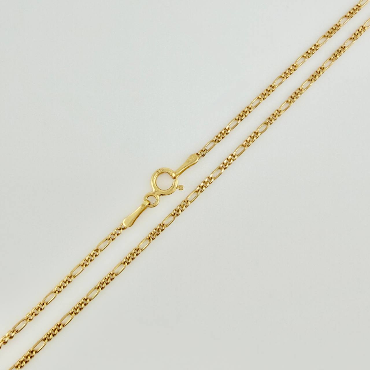 Set Cadena y Dije Figaro + Cruz 1.8gr / 20 in / 1.35mm Oro Amarillo 18K $