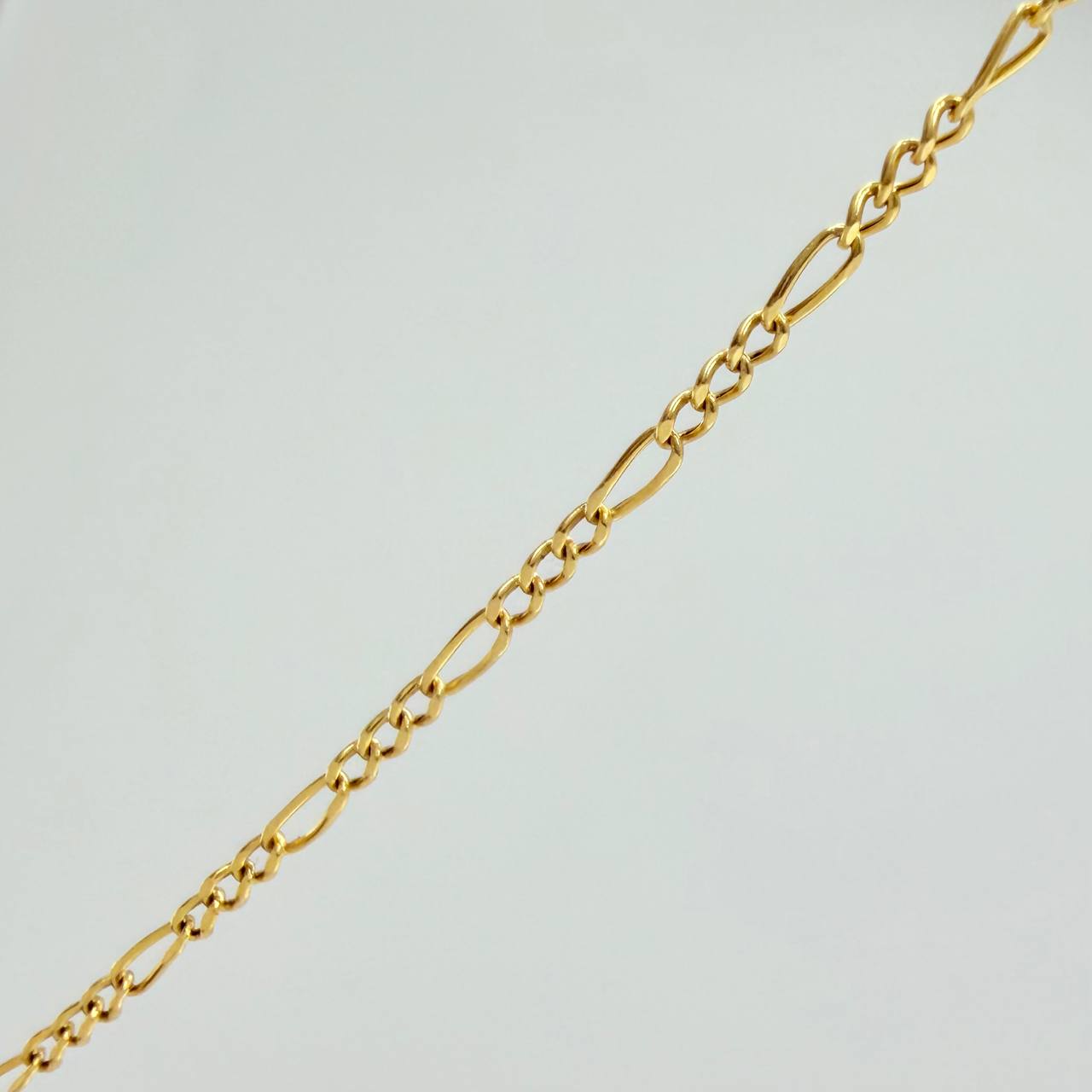 Set Cadena y Dije Figaro + Cruz 1.4gr / 19 3/4 in / 1.25mm Oro Amarillo 18K $