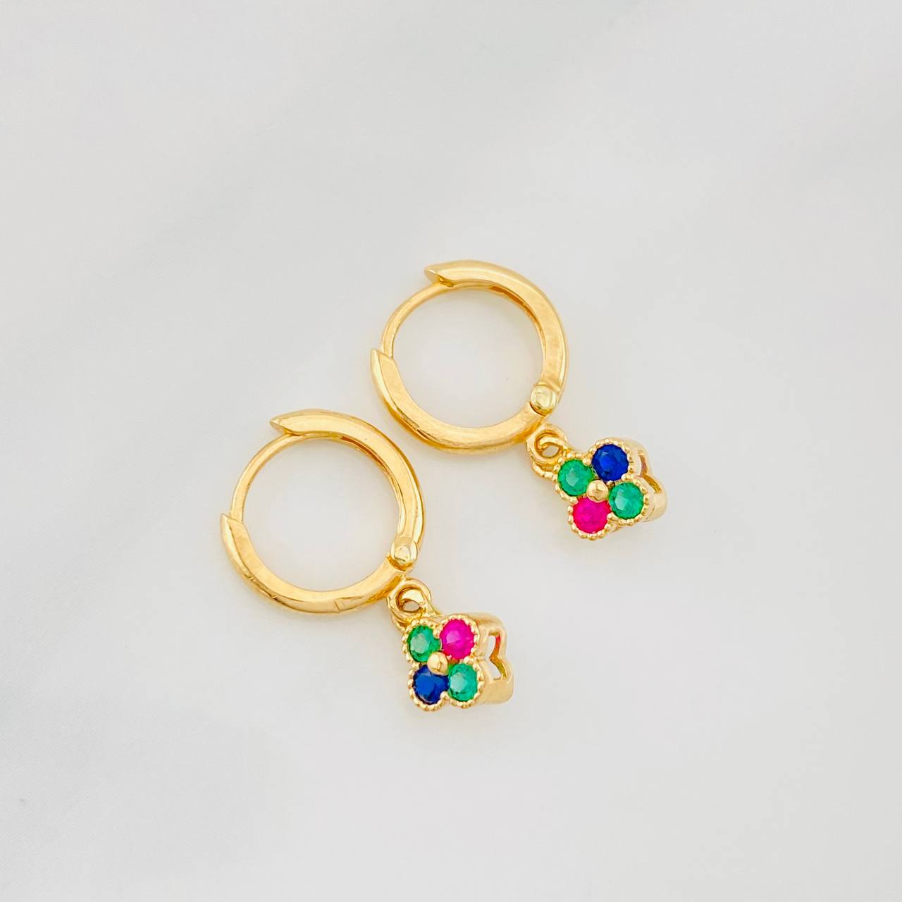 Hoop Earrings Flowers 2.2g / 3/4 in 18K Yellow Gold
