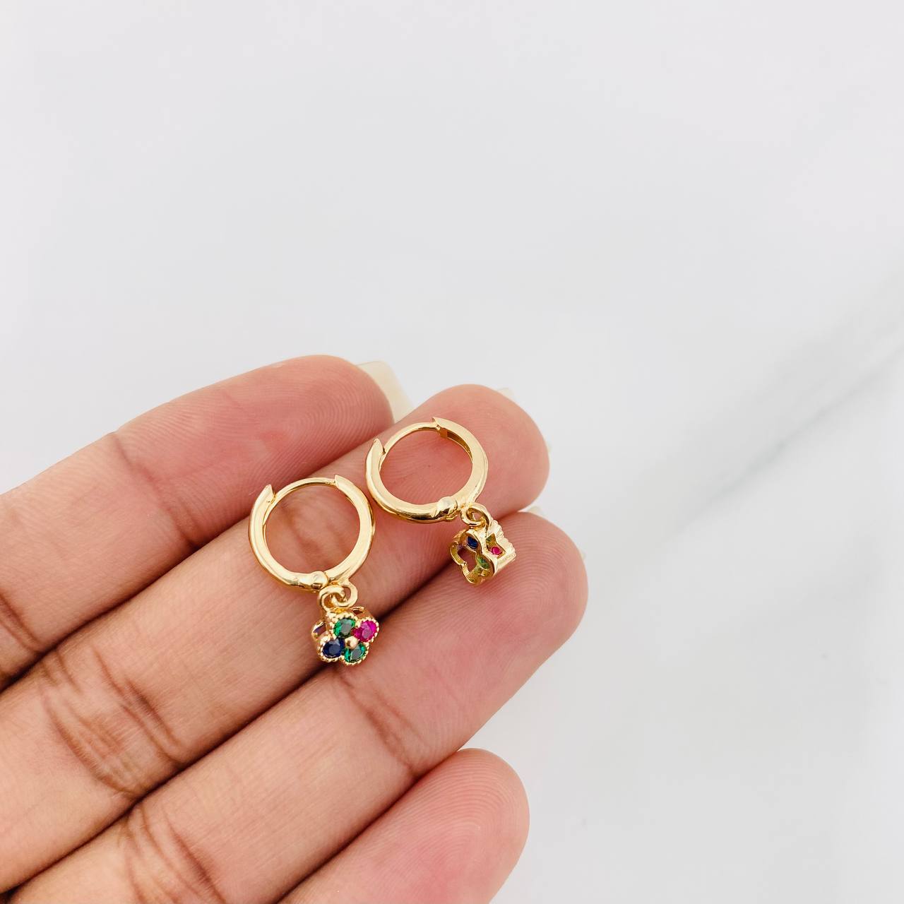 Hoop Earrings Flowers 2.2g / 3/4 in 18K Yellow Gold