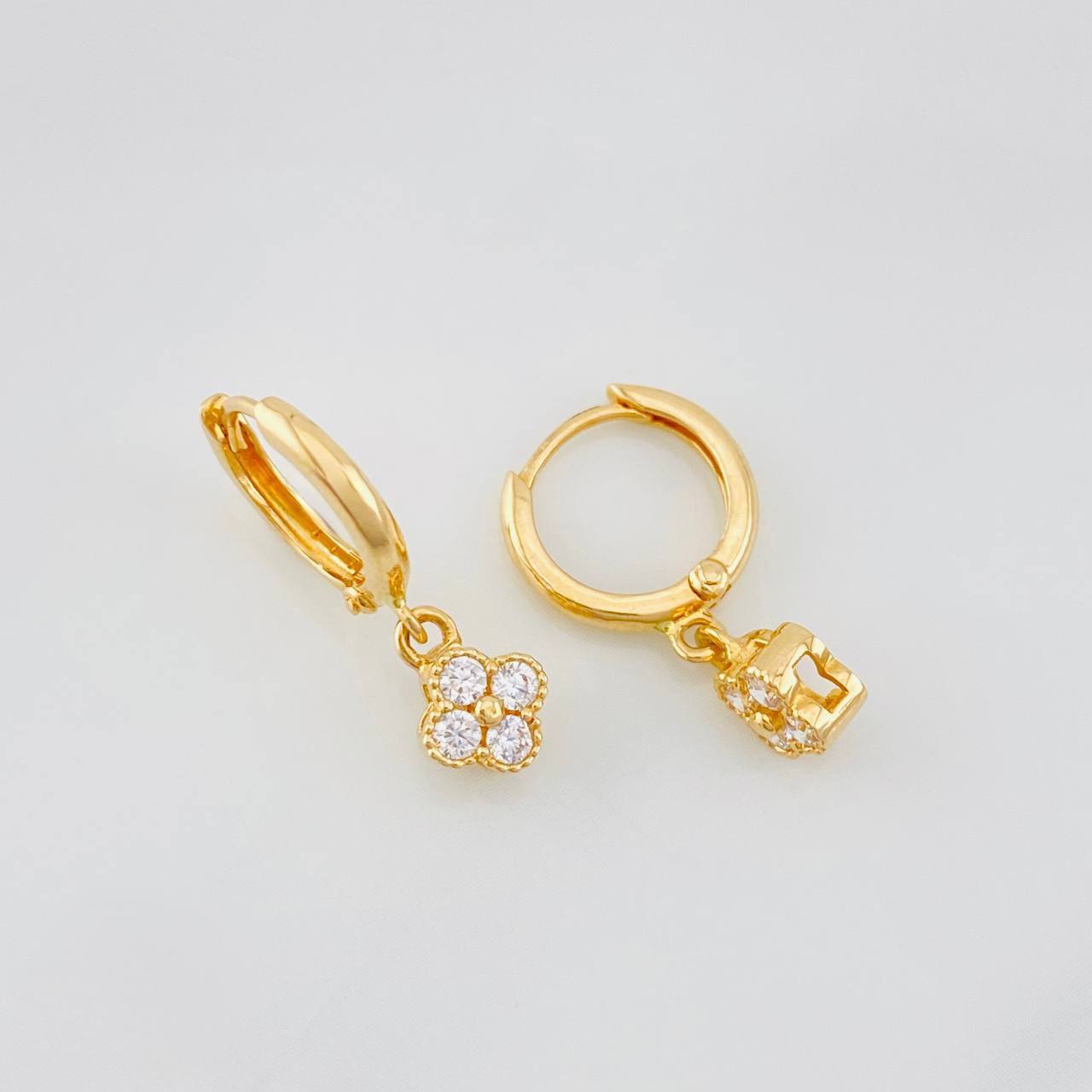 Hoop Earrings Flores 2.15g / 3/4 in 18K Yellow Gold