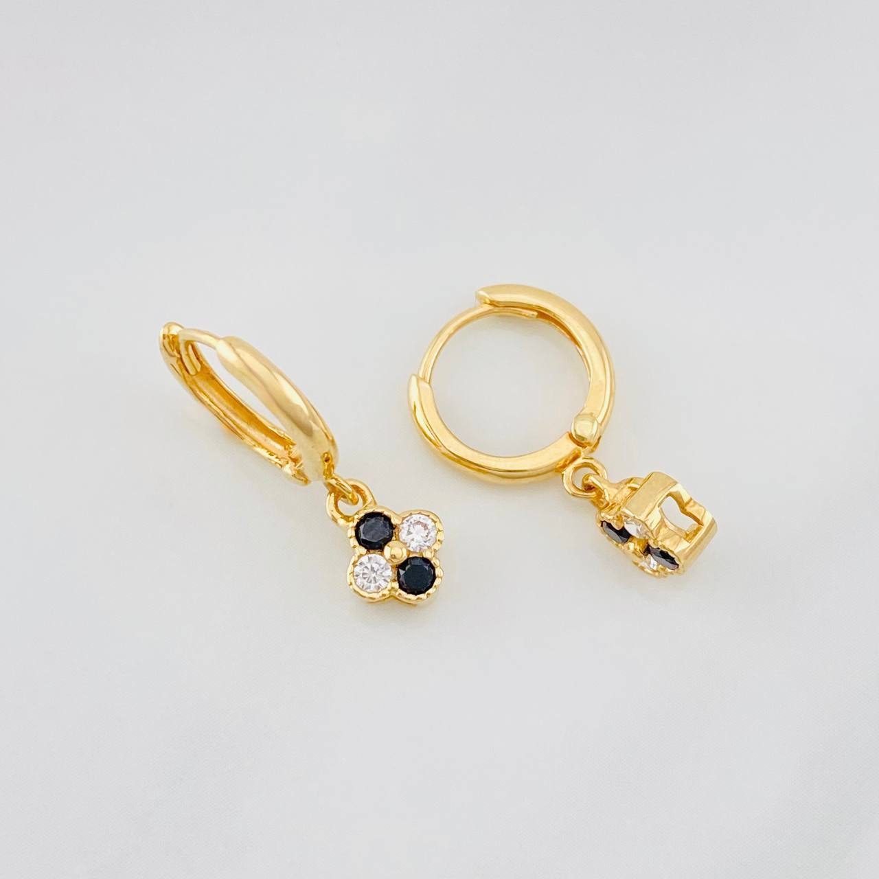 Hoop Earrings Flowers 2.1g / 3/4 in Yellow Gold 18K