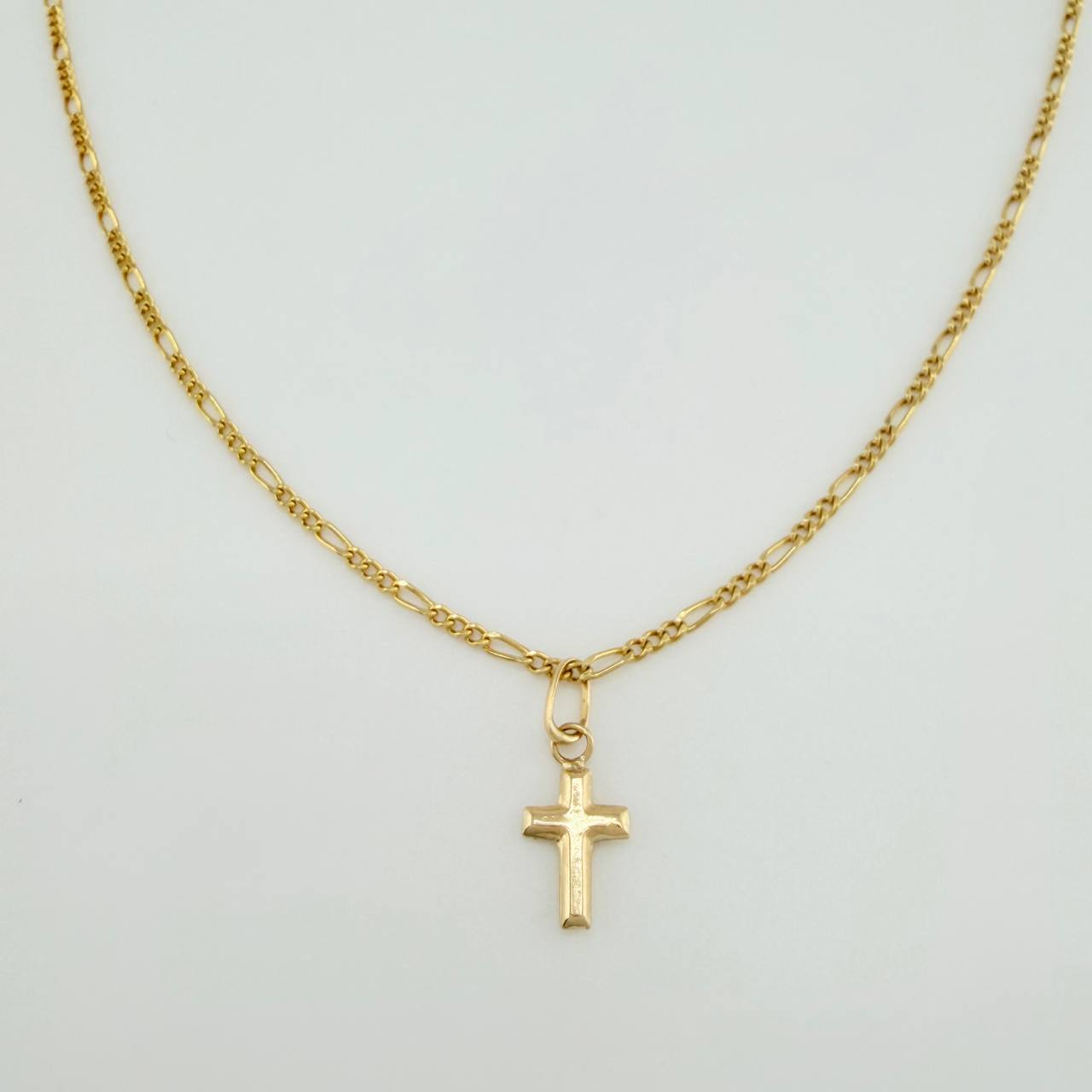 Set Cadena y Dije Figaro + Cruz 1.7gr / 19 3/4 in / 1.25mm Oro Amarillo 18K $