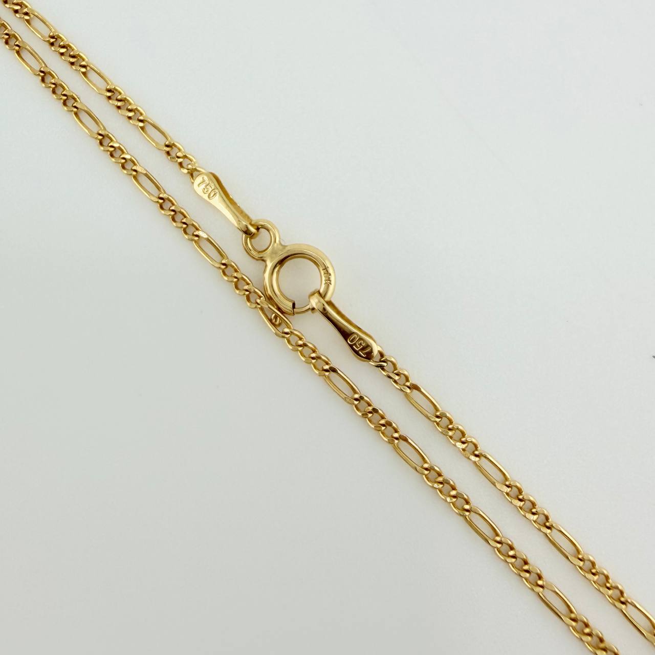 Set Cadena y Dije Figaro + Cruz 1.7gr / 19 3/4 in / 1.25mm Oro Amarillo 18K $
