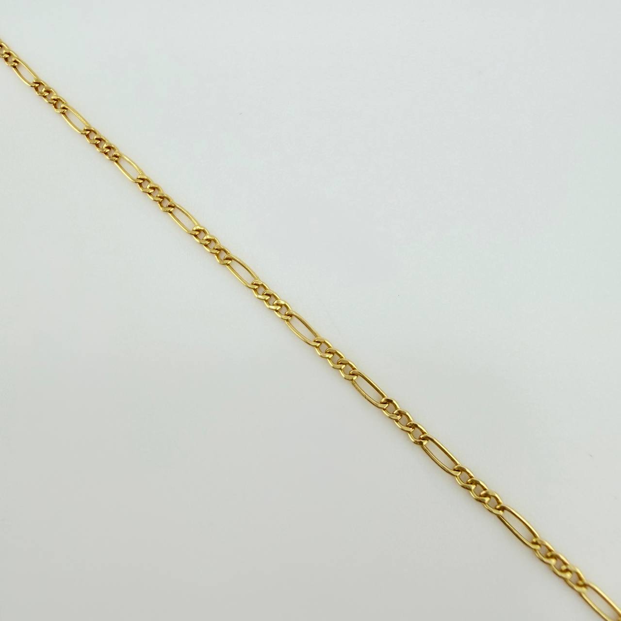 Set Cadena y Dije Figaro + Virgen Guadalupe 1.7gr / 19 3/4 in / 1.37mm Oro Amarillo 18K $