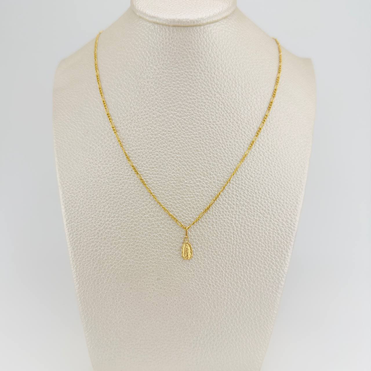 Set Cadena y Dije Figaro + Virgen Guadalupe 1.7gr / 19 3/4 in / 1.37mm Oro Amarillo 18K $