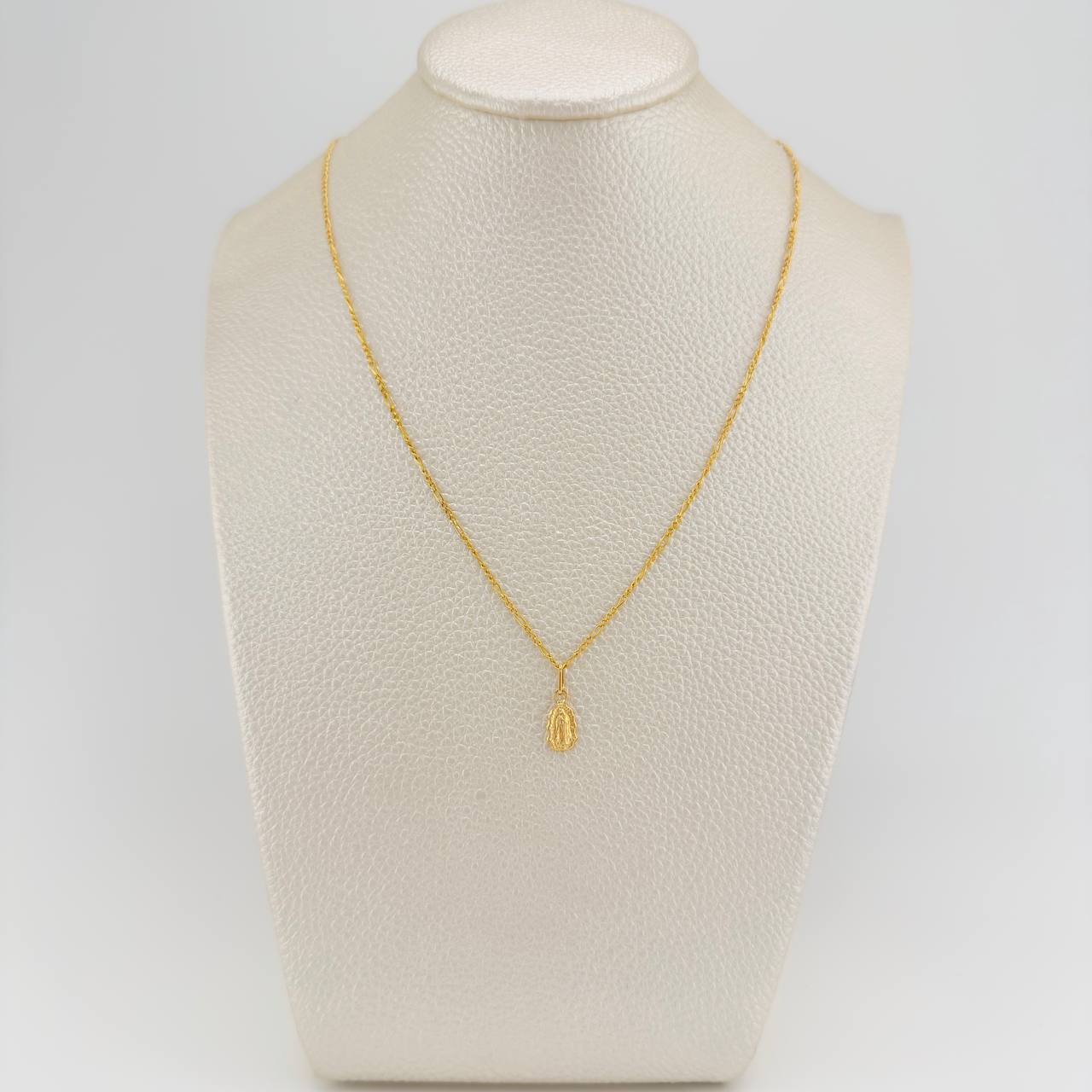 Set Cadena y Dije Figaro + Virgen Guadalupe 1.4gr / 19 3/4 in / 1.22mm Oro Amarillo 18K $