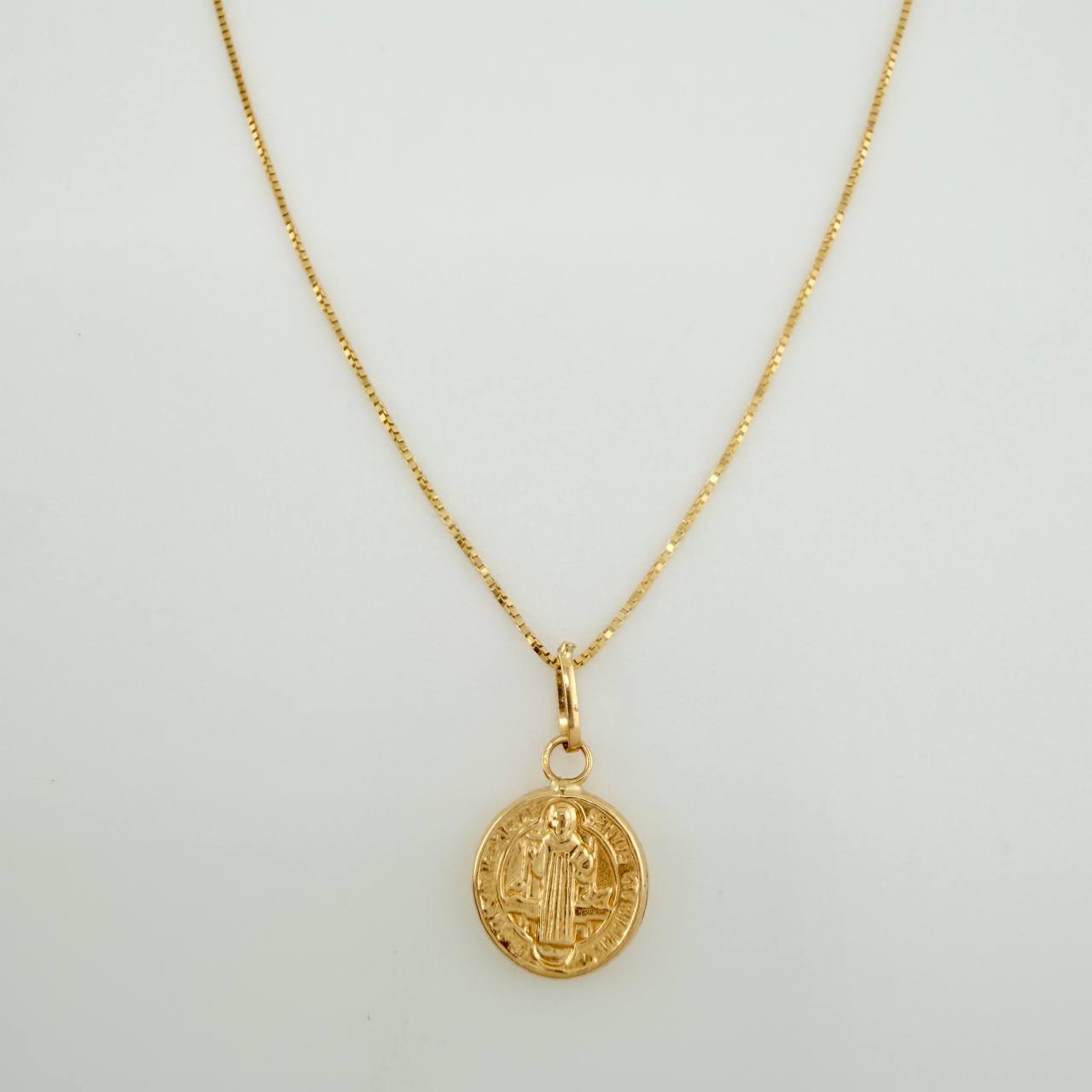 Venetian Chain Set + Saint Benedict Pendant / 1.35g / 18 in Yellow Gold 18K