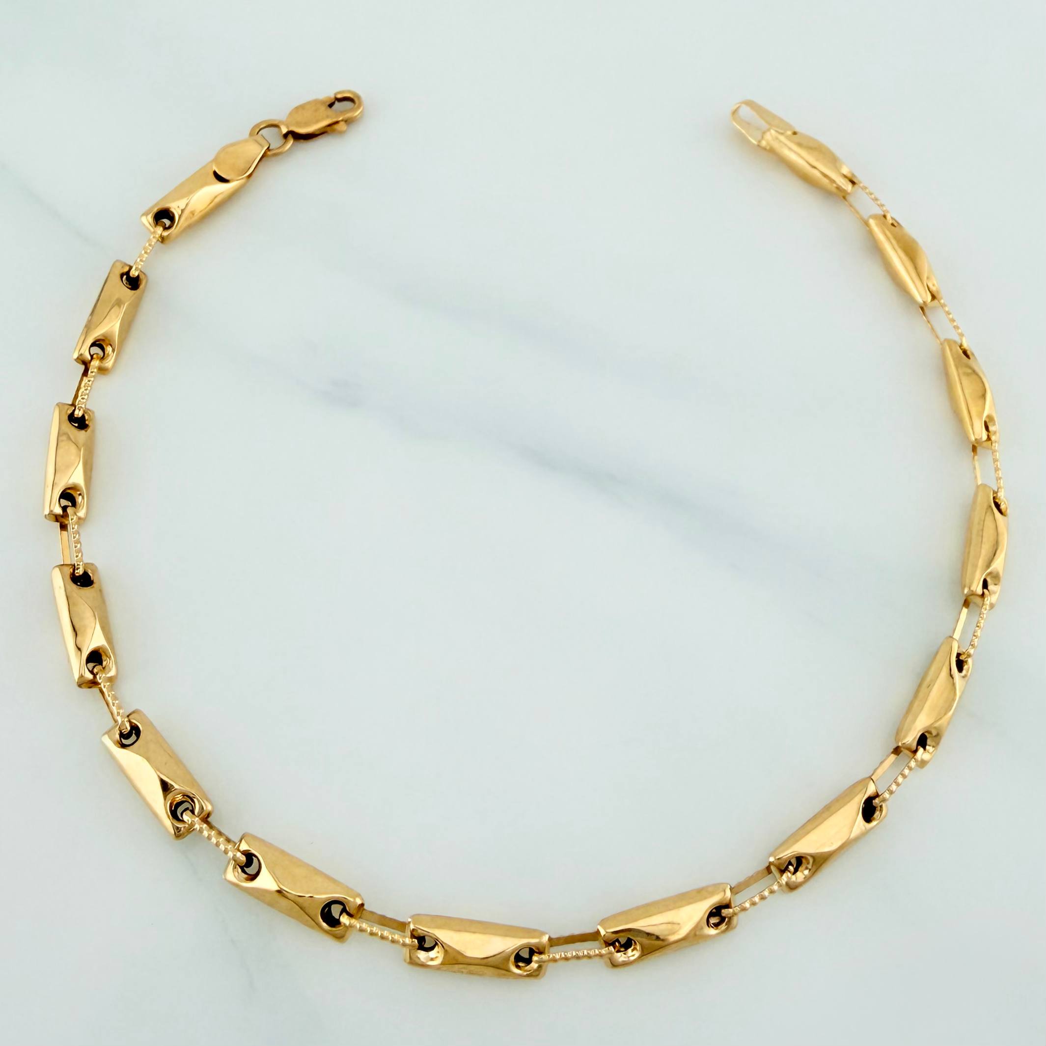 Pulso Rustico Rombos 4.7 g / 8 1/4 in / 3.55 mm Oro Amarillo 18K