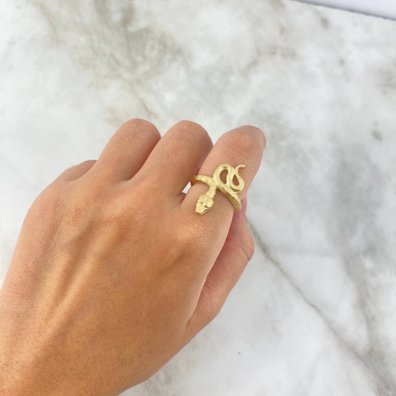 Snake Ring 5.25gr / T6 1/4 / Black Zircons Yellow Gold