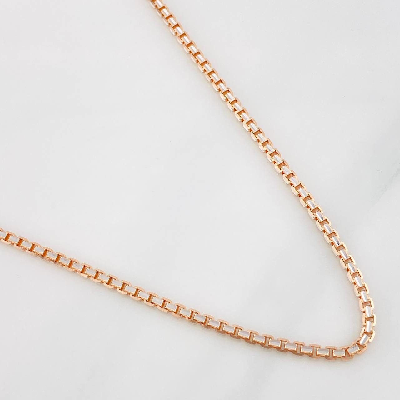 Cadena Veneciana 32.55g / 28 in / 2.7mm Dos Oros Blanco Rosa 18K