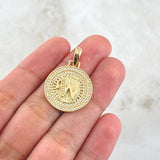 Dije Medalla Letra W 4.85g / 1 1/4 in Oro Amarillo 18K