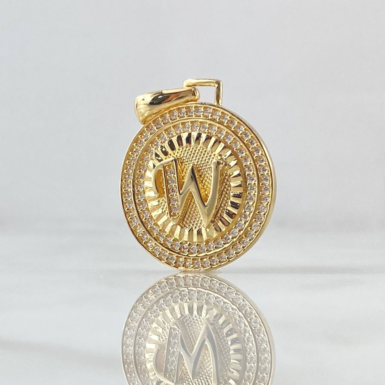 Dije Medalla Letra W 4.85g / 1 1/4 in Oro Amarillo 18K