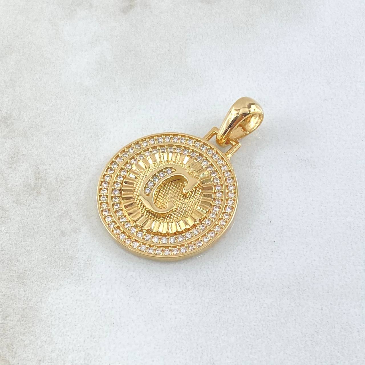 Dije Medalla Letra C 4.5gr / 1 1/4 in / Oro Amarillo 18K !