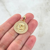 Dije Medalla Letra C 4.5gr / 3.1cm / Circones Blancos Oro Amarillo 18K *