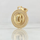 Dije Medalla Letra C 4.5gr / 3.1cm / Circones Blancos Oro Amarillo 18K *