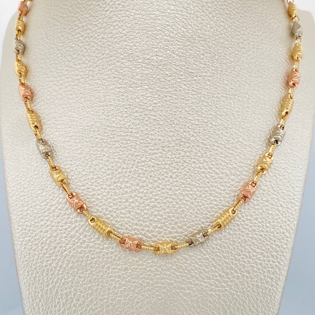 Cadena Rustica Barril 14.35gr / 24 1/2 in / Tres Oros 18K $