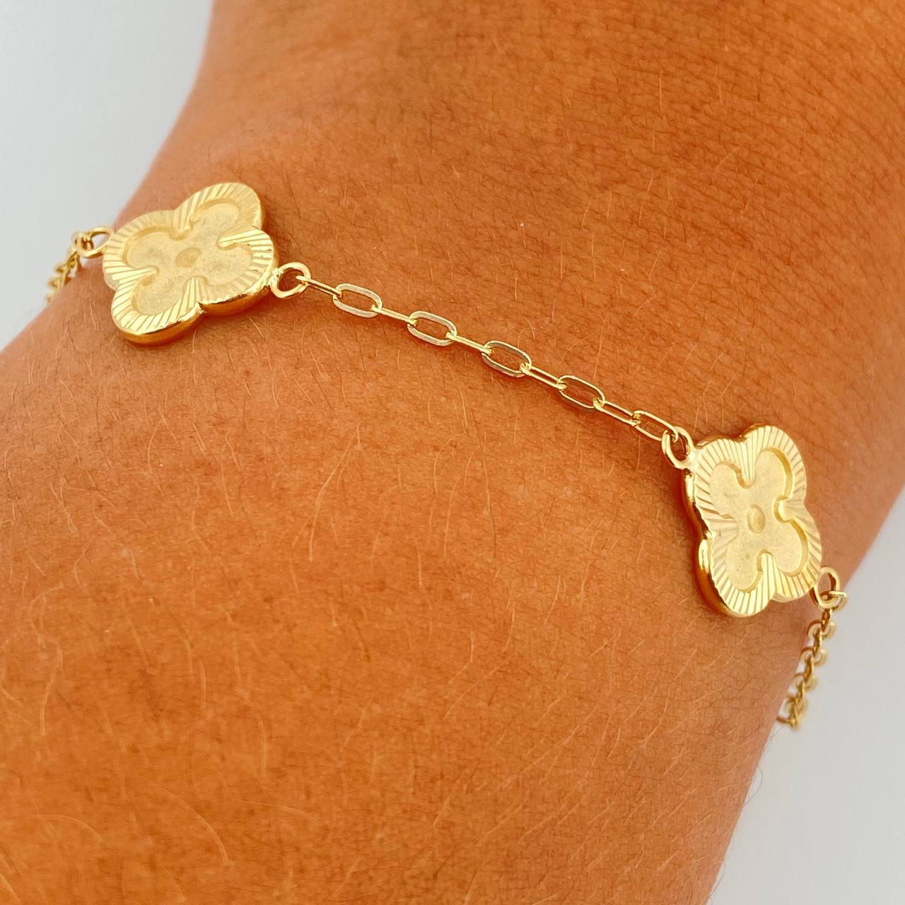 Pulso Aro Seguido Trebol 3.85gr / 7 1/2 in / Oro Amarillo 18K &
