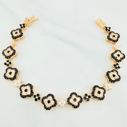 Clover Bracelet Flowers 15.75 g / 7 1/4 in / 9.94 mm Yellow Gold 18K