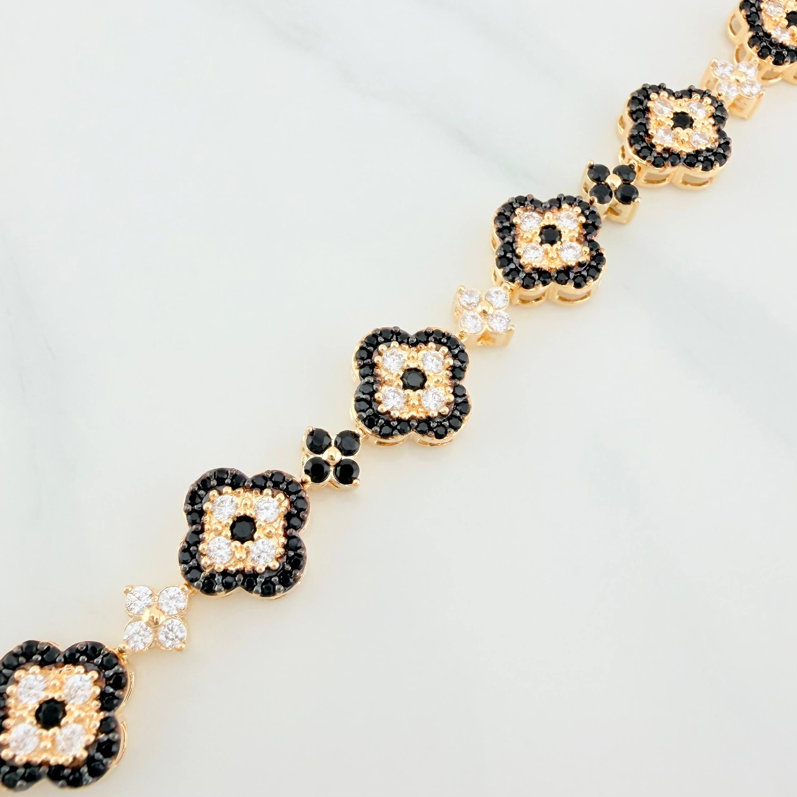 Clover Bracelet Flowers 15.75 g / 7 1/4 in / 9.94 mm Yellow Gold 18K